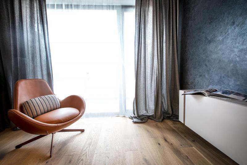 5th floor apartment (Balcony with mountain view, A/C) image 3