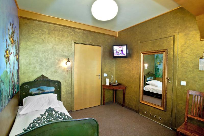 Standard Single Room image 3