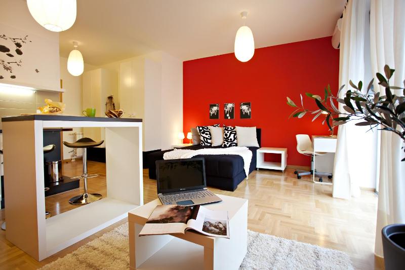 Studio (4 Adults) image 4