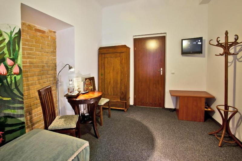 Standard Twin Room image 3