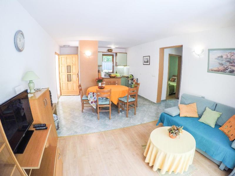 Comfort Two-Bedroom Apartment with Terace image 4