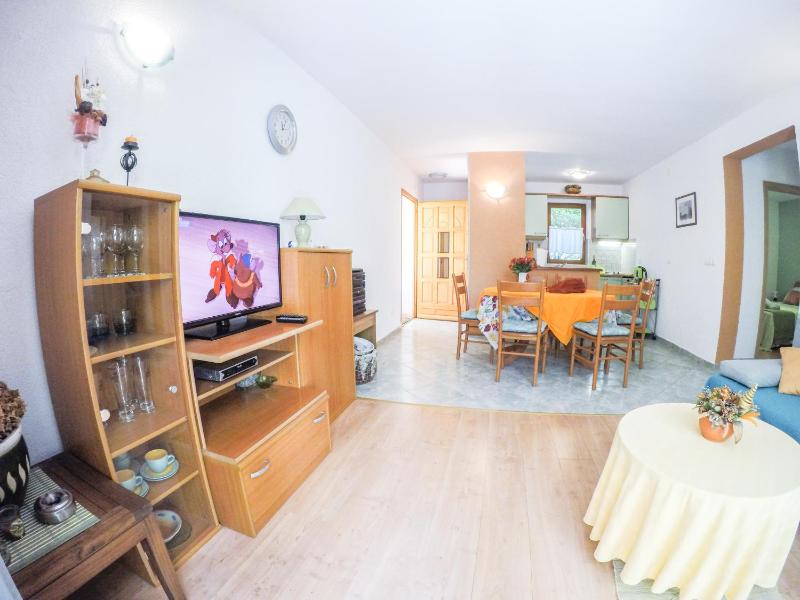 Comfort Two-Bedroom Apartment with Terace image 2
