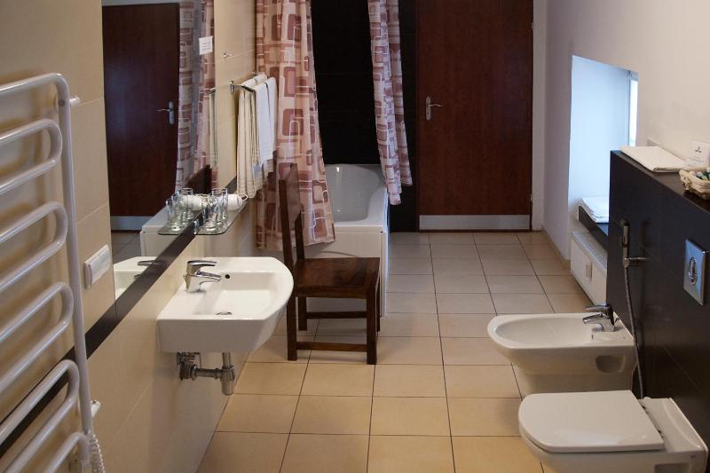 Deluxe Family Room image 3