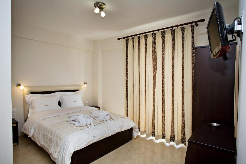 Double Room image 3