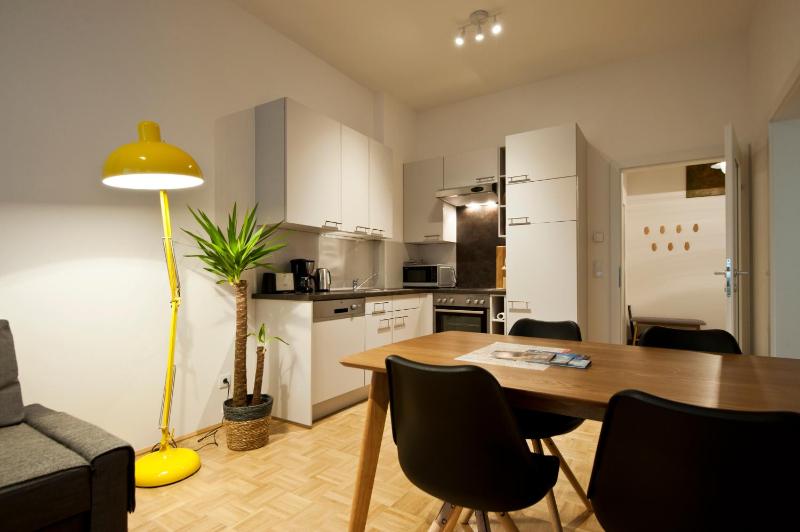 City-Apartment Lendviertel - PRIVATE PARKING GARAGE - image 22