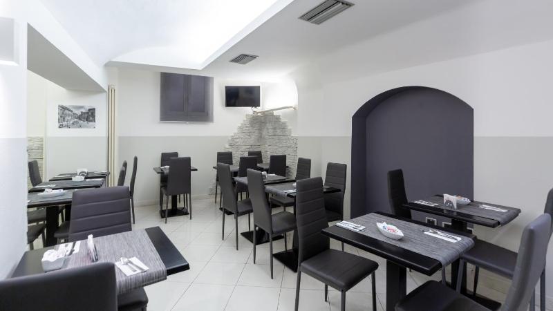 Hotel University - image 12