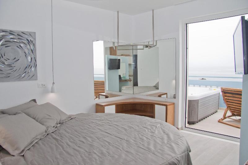 Deluxe King Studio - Sea View image 2