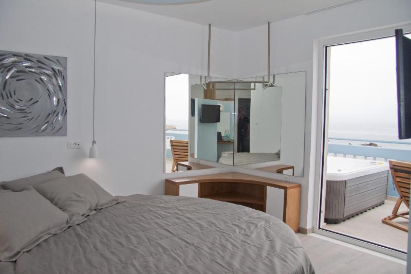 Deluxe King Studio - Sea View image 3