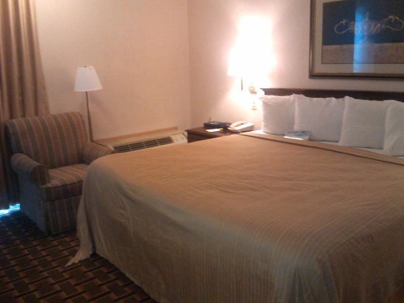 King Room - Non-Smoking image 3