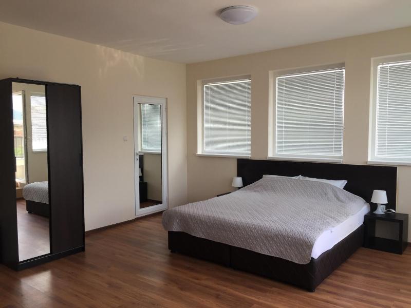 Deluxe Double Room with Balcony image 4