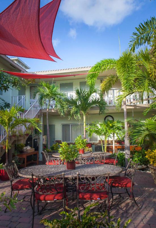 The Big Coconut Guesthouse - Gay Men's Resort - image 5