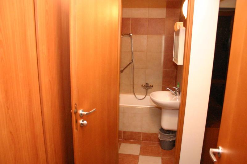 Quadruple Room image 2