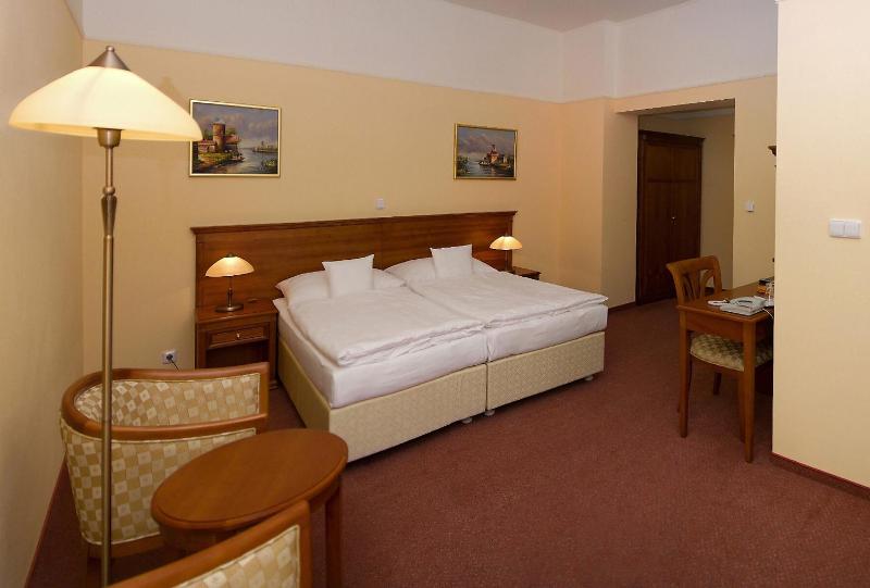 Superior Double or Twin Room image 4