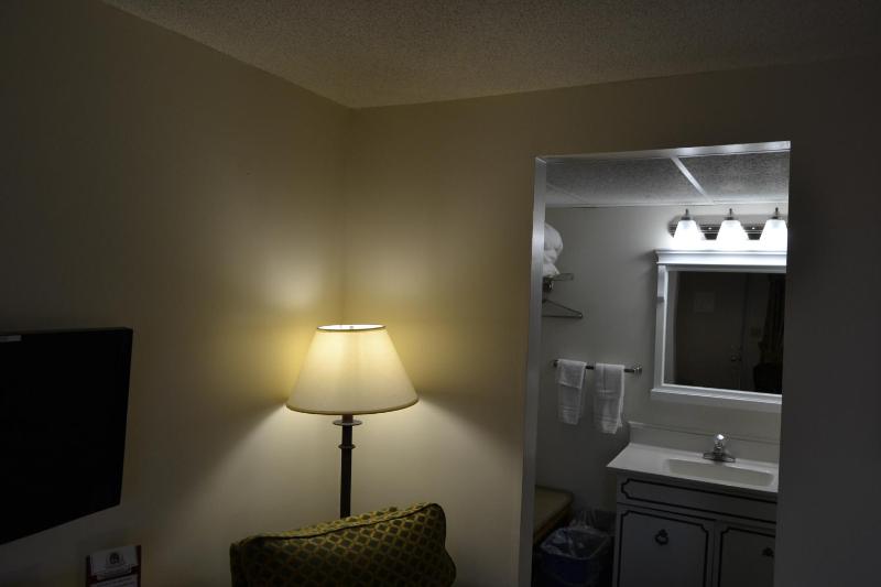 Standard King Room image 2