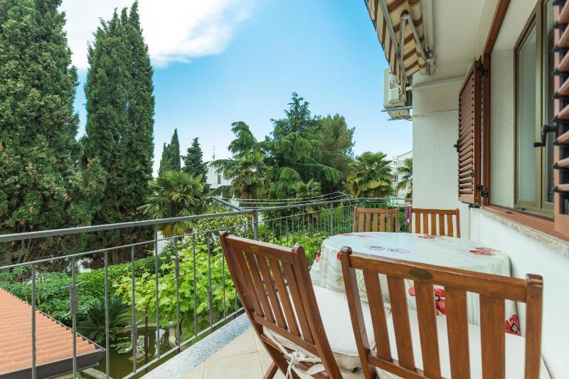 Apartment with Garden View image 3