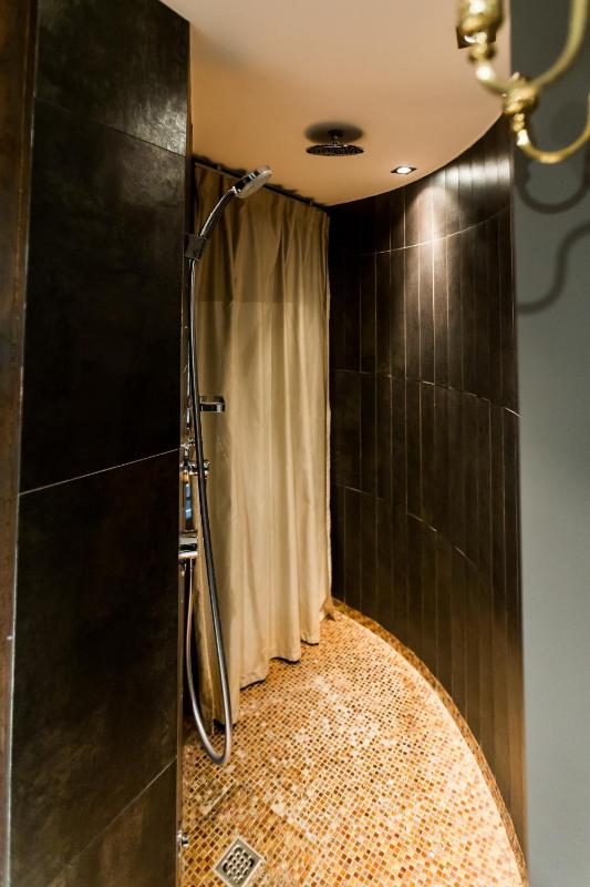 King Suite with Balcony image 2