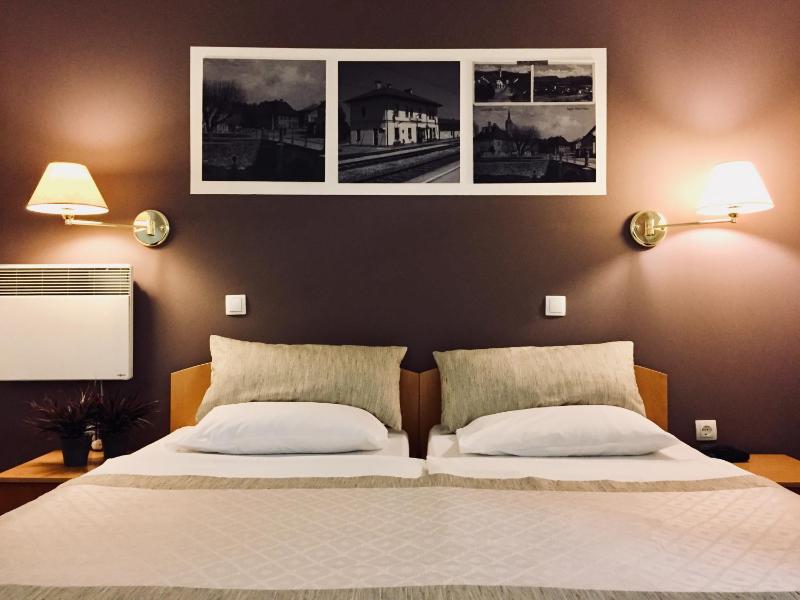 Double Room image 2