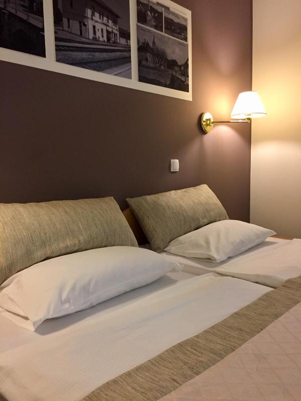Double Room image 3