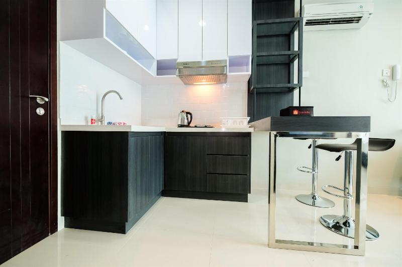 Best Price 1BR Brooklyn Apartment near IKEA Alam Sutera by Travelio - image 11