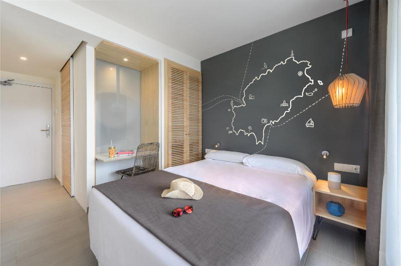 Basic Double Room image 1