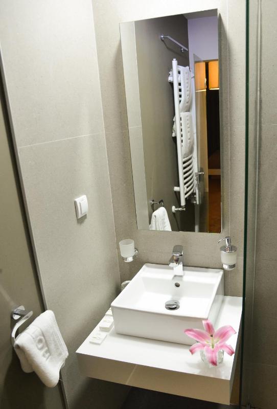Single Room image 3