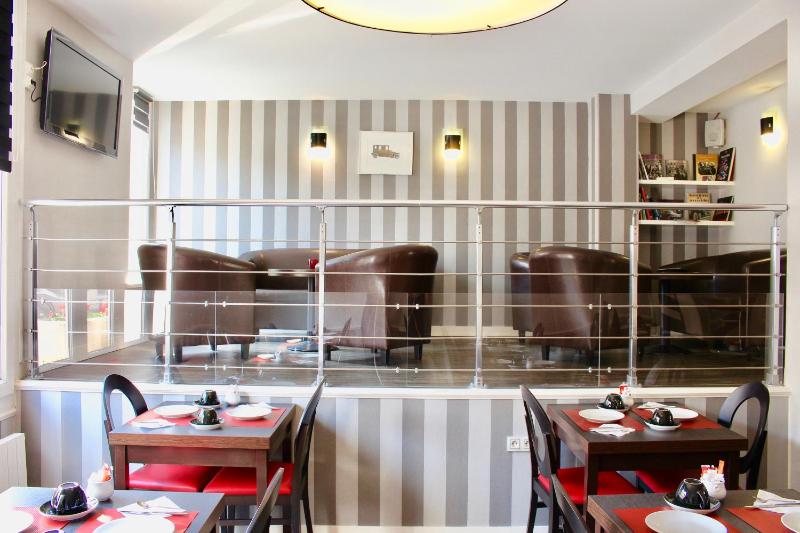 Logis Hotel - Le Charleston - image 19