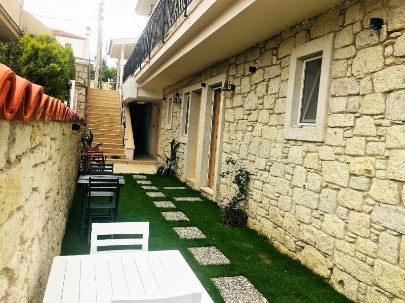 Quadruple Room with Garden View image 2