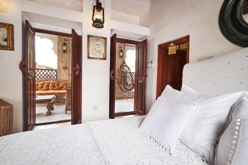 Standard Double Room - Non-Smoking image 3