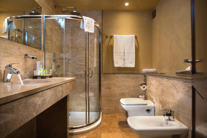Superior Double or Twin Room image 4