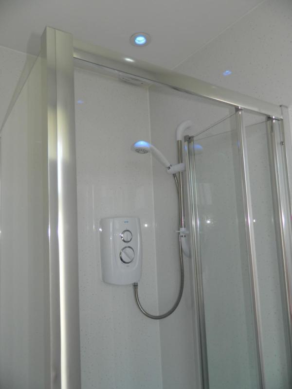 Standard Double Room image 3