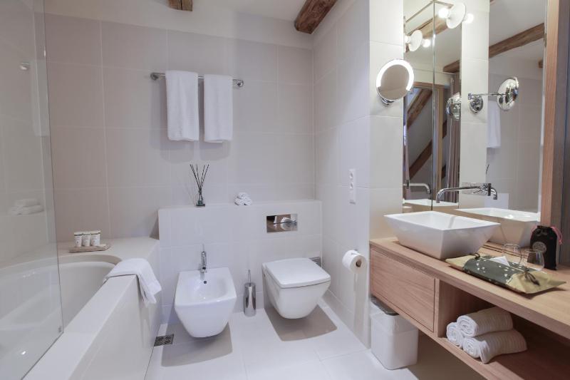 Deluxe Suite image 4