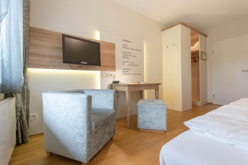 Double Room image 3