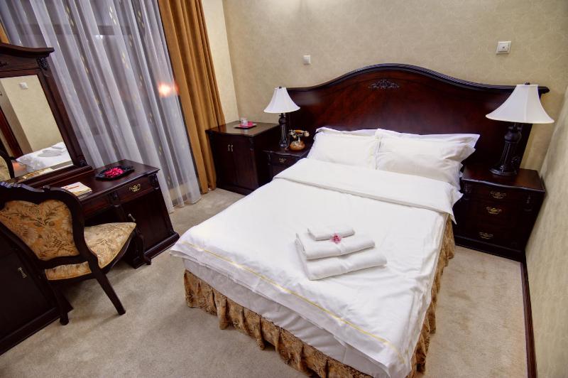 Queen Room image 4