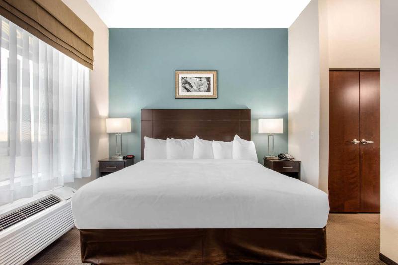 King Suite - Non-Smoking image 2