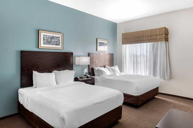 Queen Suite with Two Queen Beds - Non-Smoking image 2