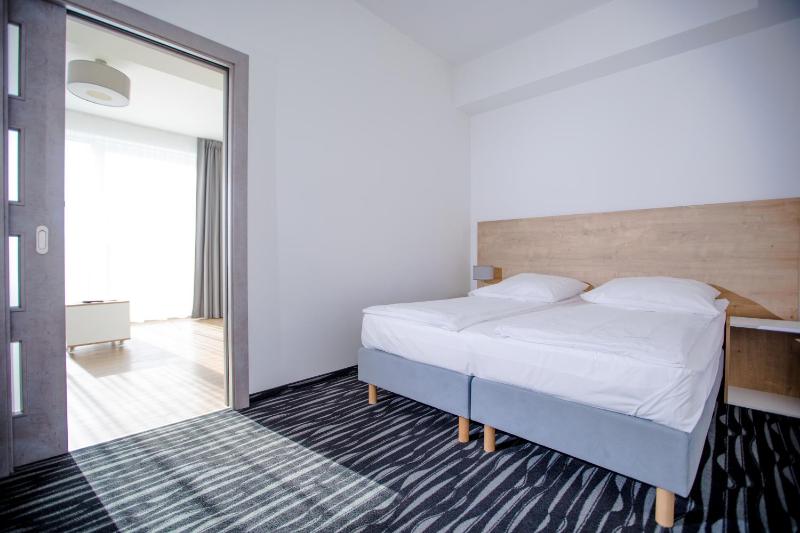 Apartamenty Villa Baltica Rewal - jacuzzi na dachu wi-fi parking w cenie - image 21