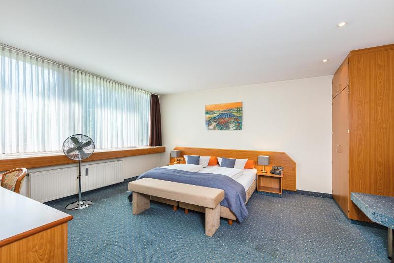 Double or Twin Room image 2