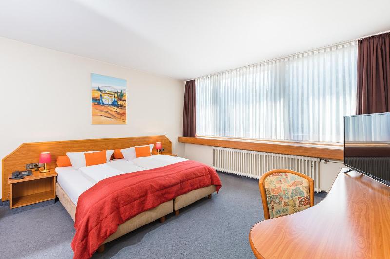 Double or Twin Room image 3
