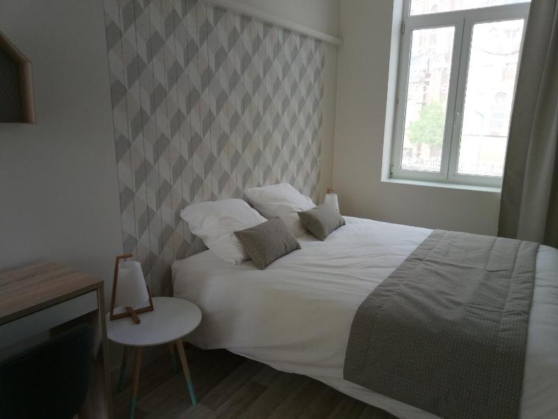 Double Room image 1