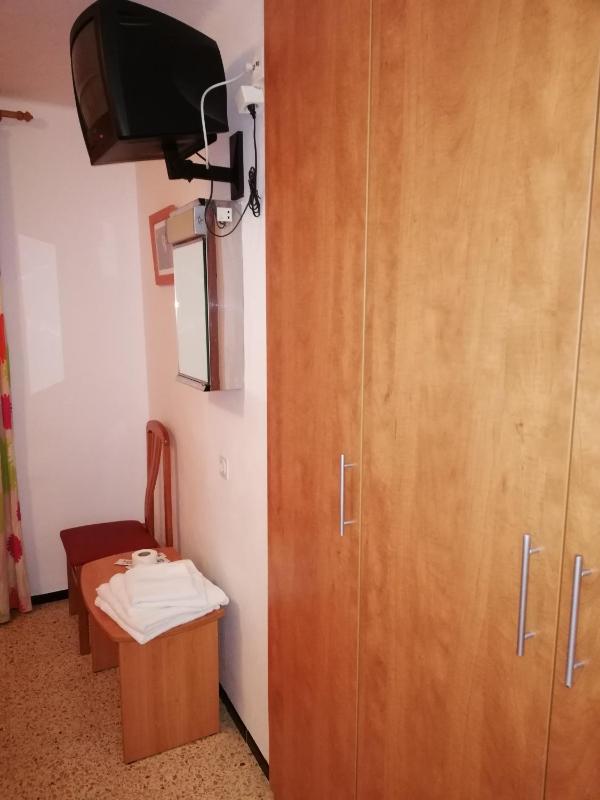 Family Room image 2