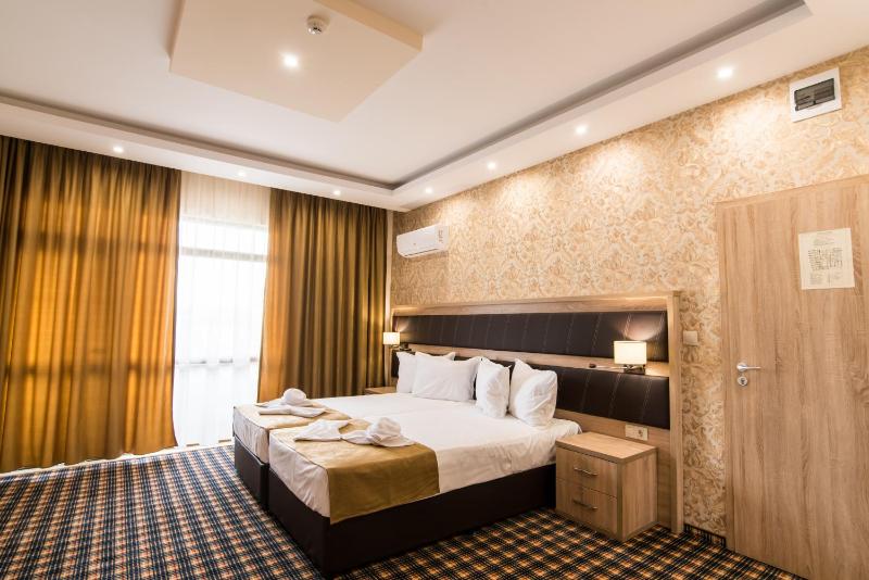 Triple Room with Pool View image 1