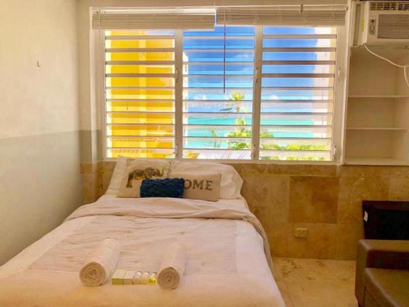 Studio Apartment with Sea View image 1