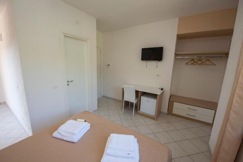 Double Room with Balcony image 2