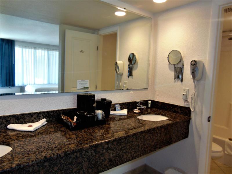 King Room - Non-Smoking image 2