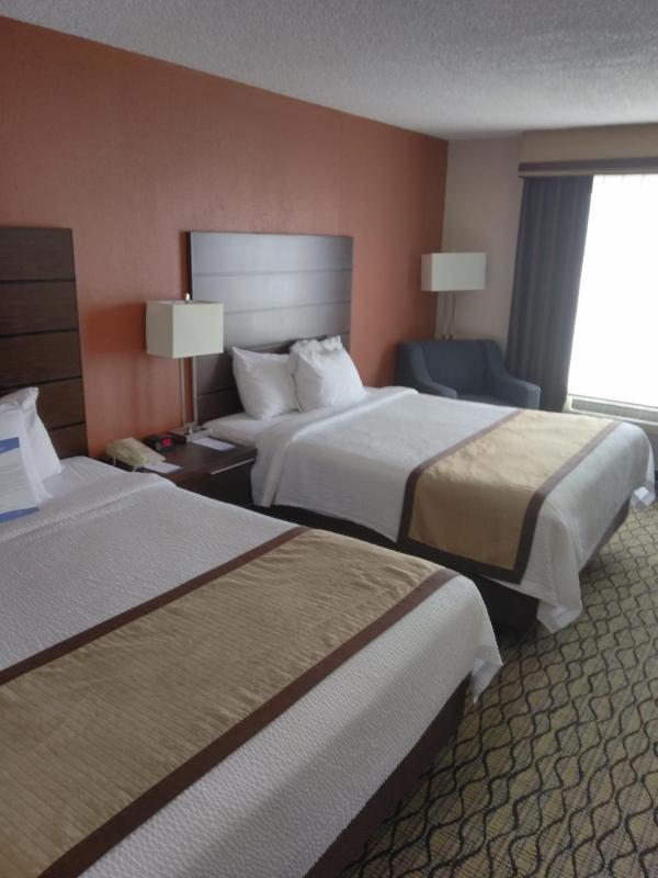 Queen Room with Two Queen Beds - Non-Smoking image 1