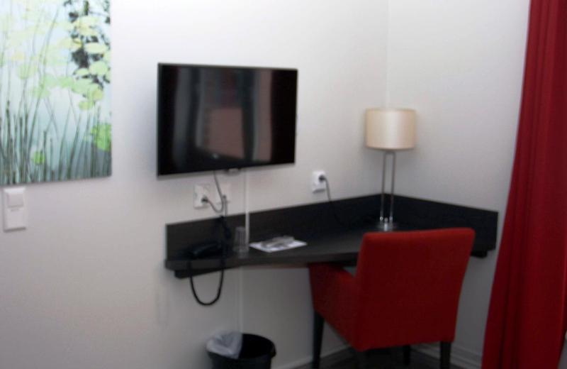 Single Room image 3