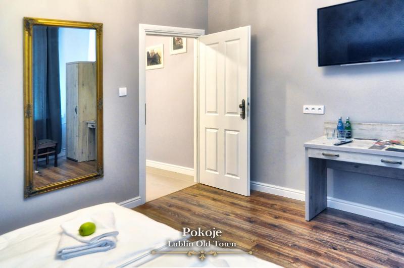 Deluxe Double or Twin Room image 2