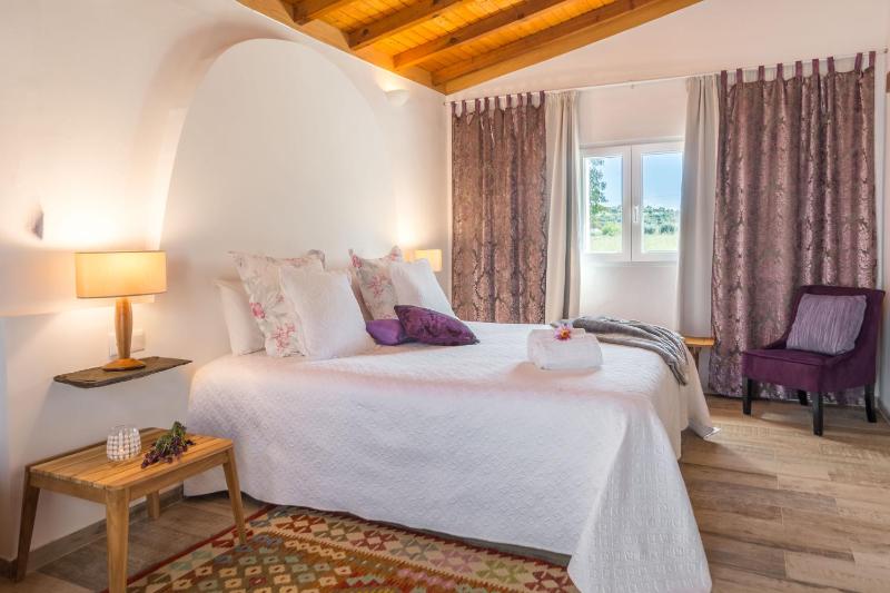 Double Room image 3