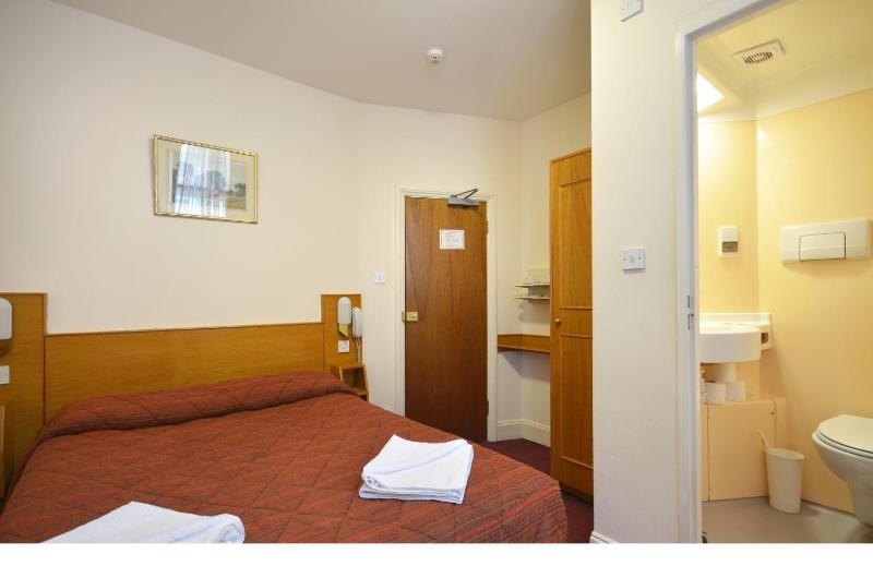 Double or Twin Room image 2