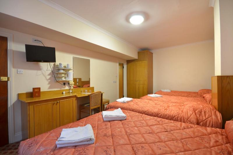 Quadruple Room image 4